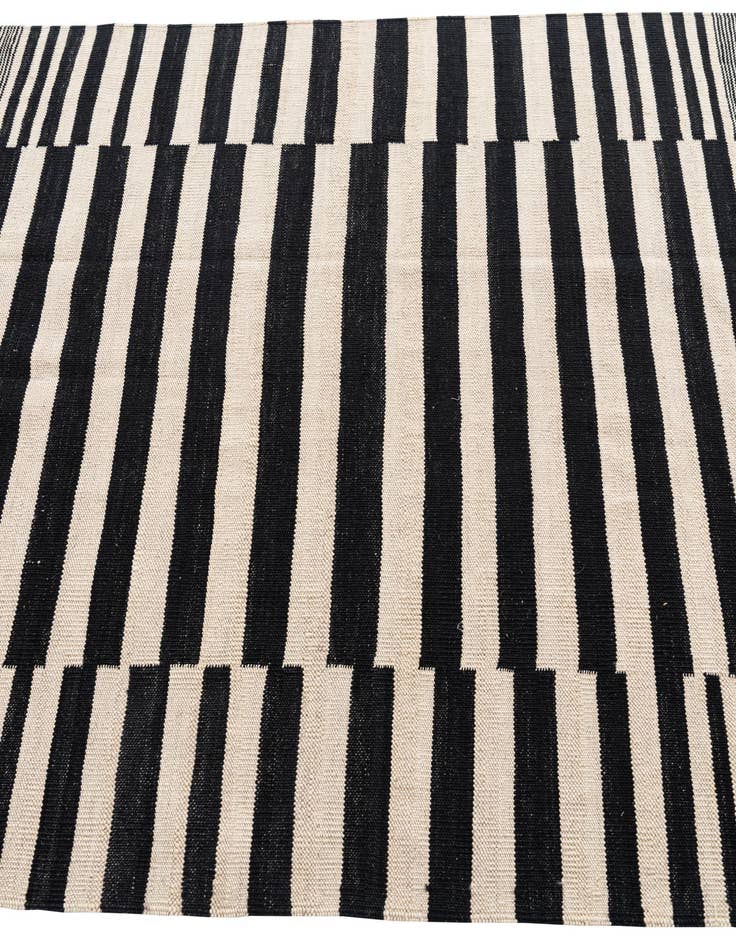 Detail image of  4' 2 x 5' 9  Hand Woven Kilim Modern Wool Rug