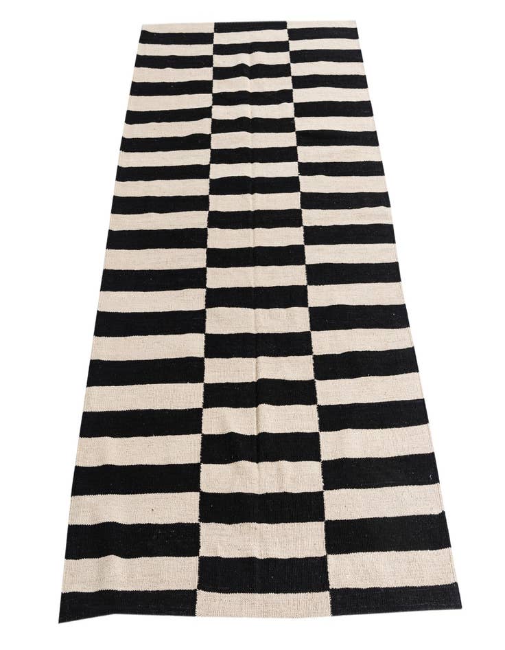 Detail image of  4' 3 x 6'  Hand Woven Kilim Modern Wool Rug