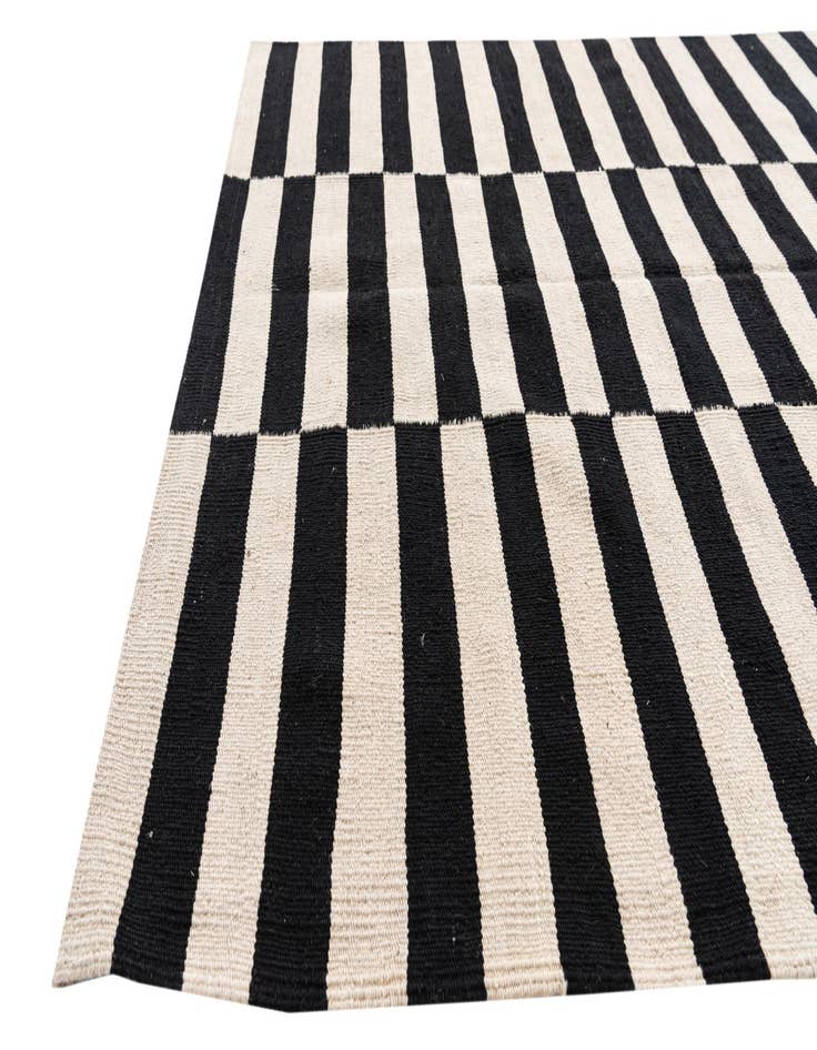 Detail image of  4' 3 x 6'  Hand Woven Kilim Modern Wool Rug