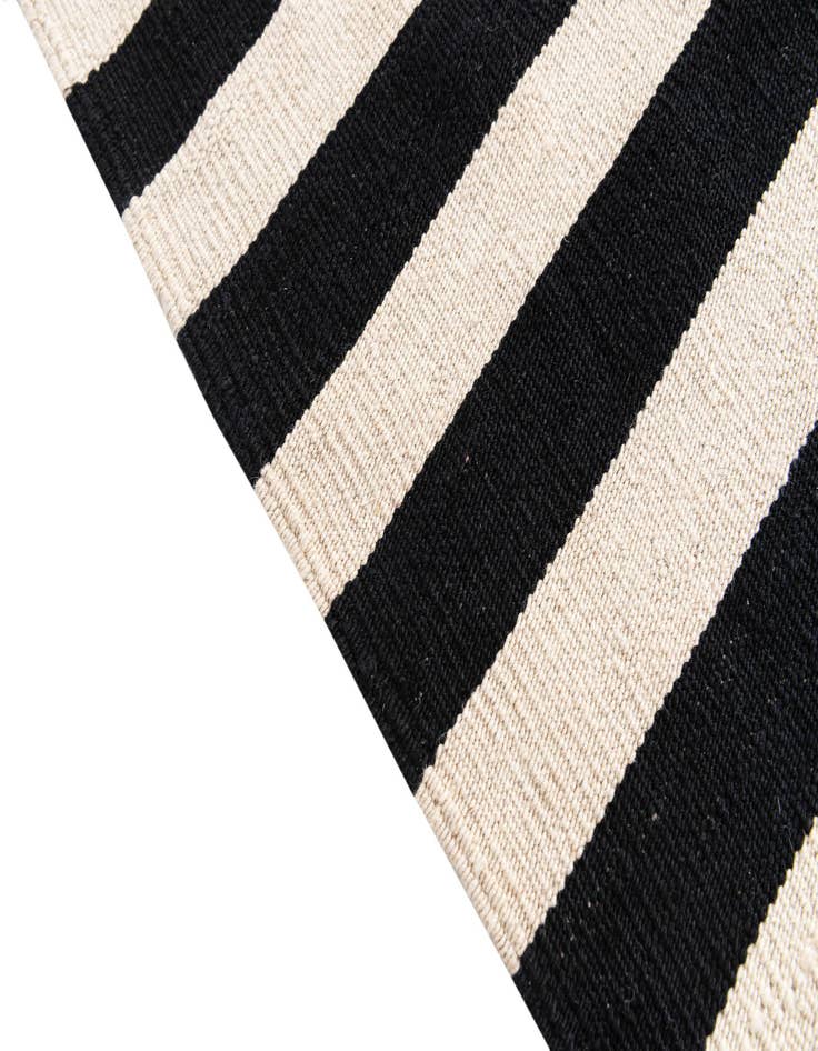 Detail image of  4' 3 x 6'  Hand Woven Kilim Modern Wool Rug