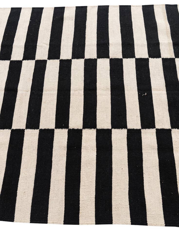 Detail image of  4' 2 x 5' 10  Hand Woven Kilim Modern Wool Rug