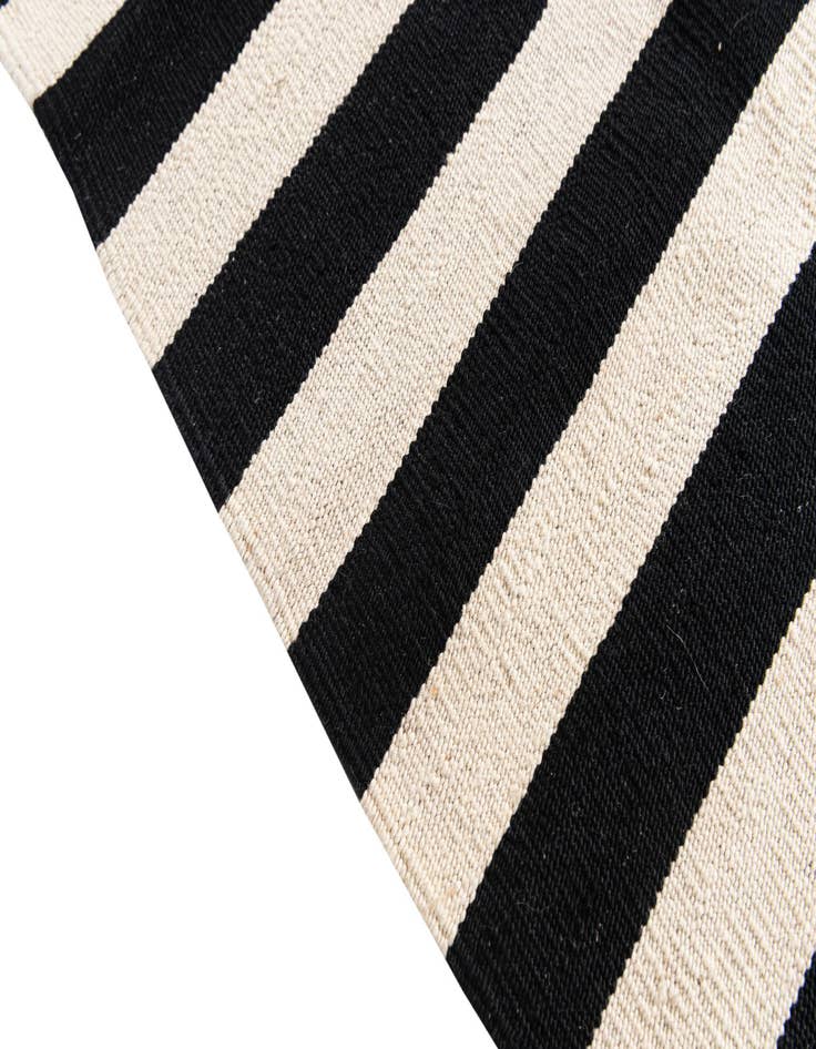 Detail image of  4' 2 x 5' 10  Hand Woven Kilim Modern Wool Rug