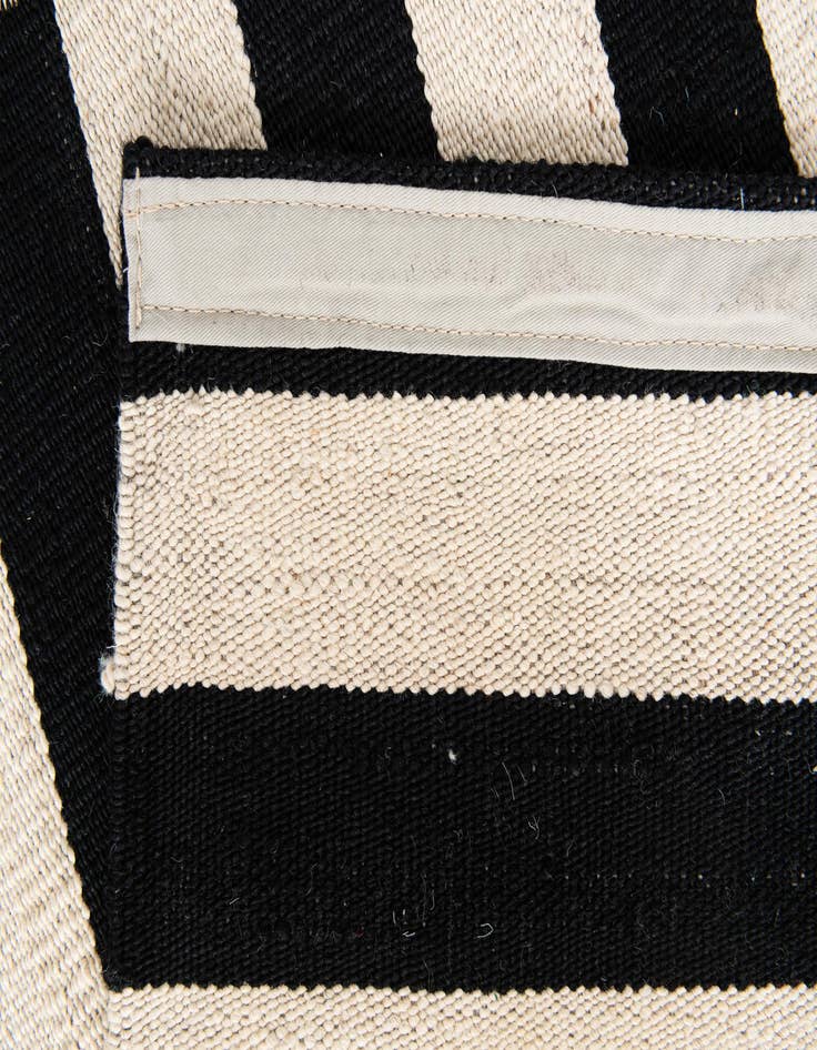 Detail image of  4' 2 x 5' 10  Hand Woven Kilim Modern Wool Rug