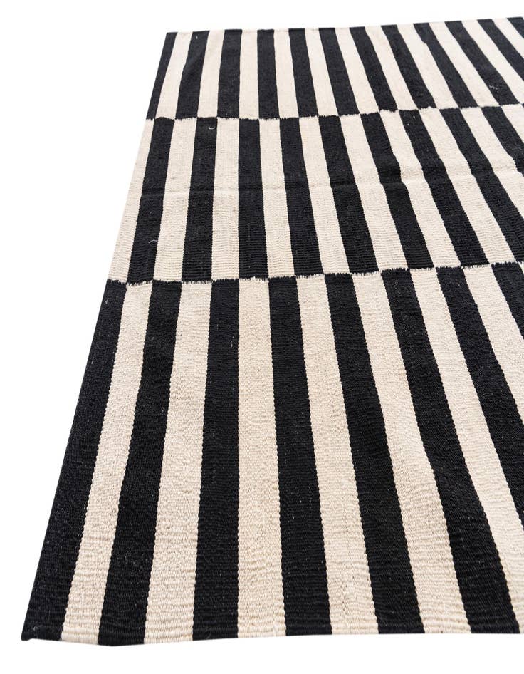 Detail image of  4' 3 x 5' 10  Hand Woven Kilim Modern Wool Rug