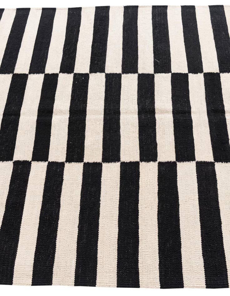 Detail image of  4' 3 x 5' 10  Hand Woven Kilim Modern Wool Rug