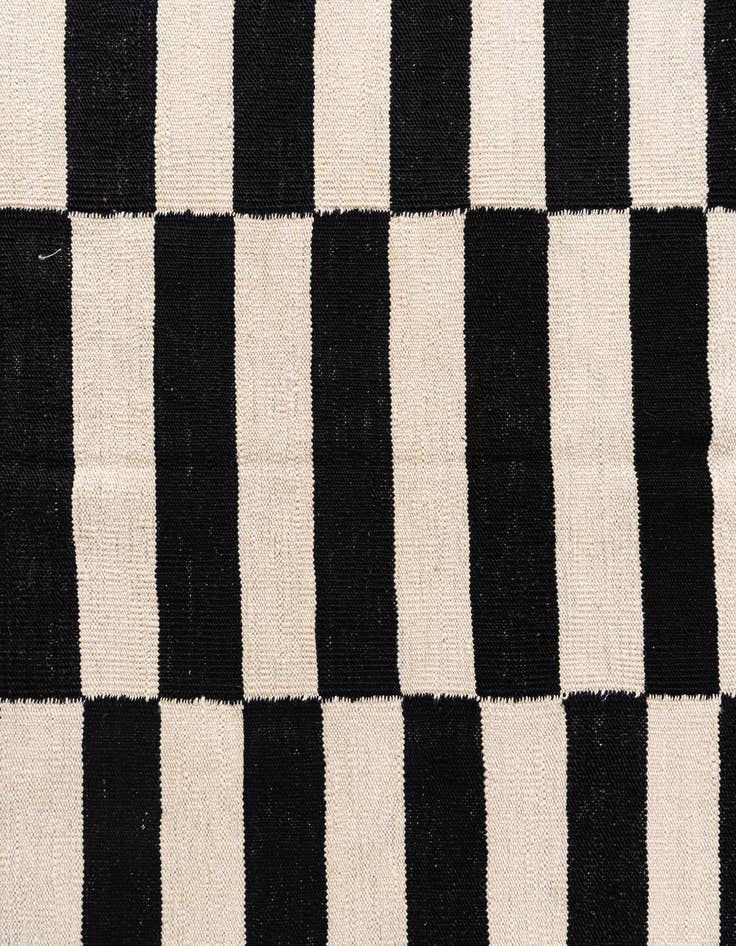 Detail image of  4' 3 x 5' 10  Hand Woven Kilim Modern Wool Rug