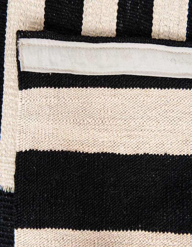 Detail image of  4' 3 x 5' 10  Hand Woven Kilim Modern Wool Rug