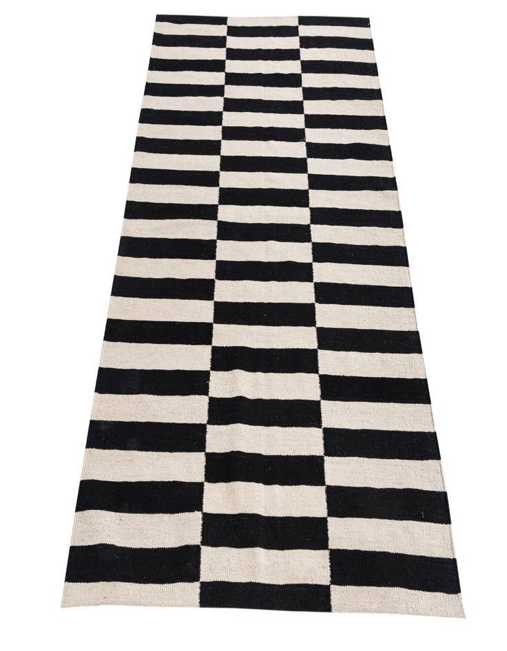 Detail image of  4' 2 x 5' 10  Hand Woven Kilim Modern Wool Rug