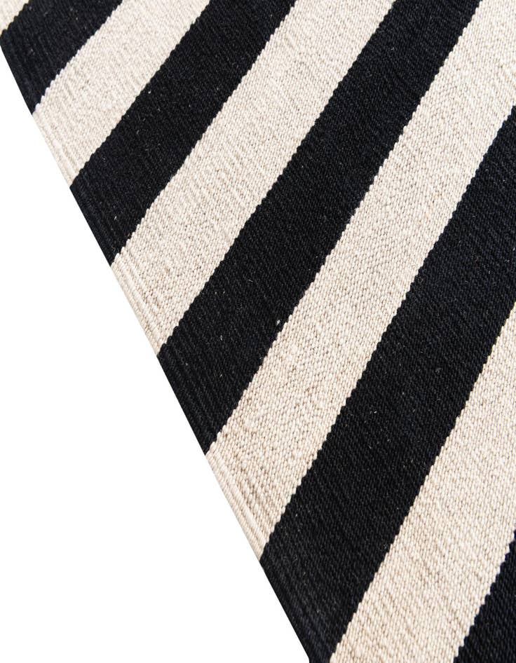 Detail image of  4' 2 x 5' 10  Hand Woven Kilim Modern Wool Rug
