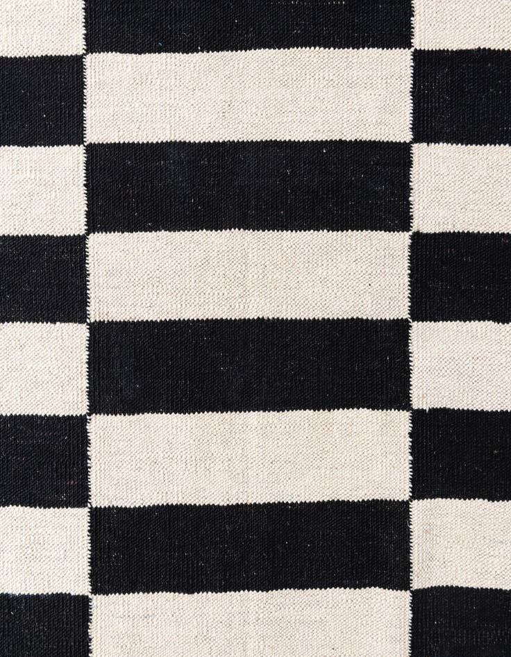 Detail image of  4' 2 x 5' 10  Hand Woven Kilim Modern Wool Rug