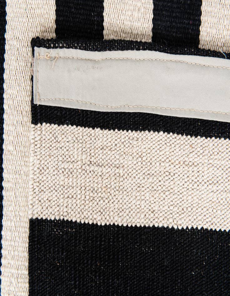Detail image of  4' 2 x 5' 10  Hand Woven Kilim Modern Wool Rug