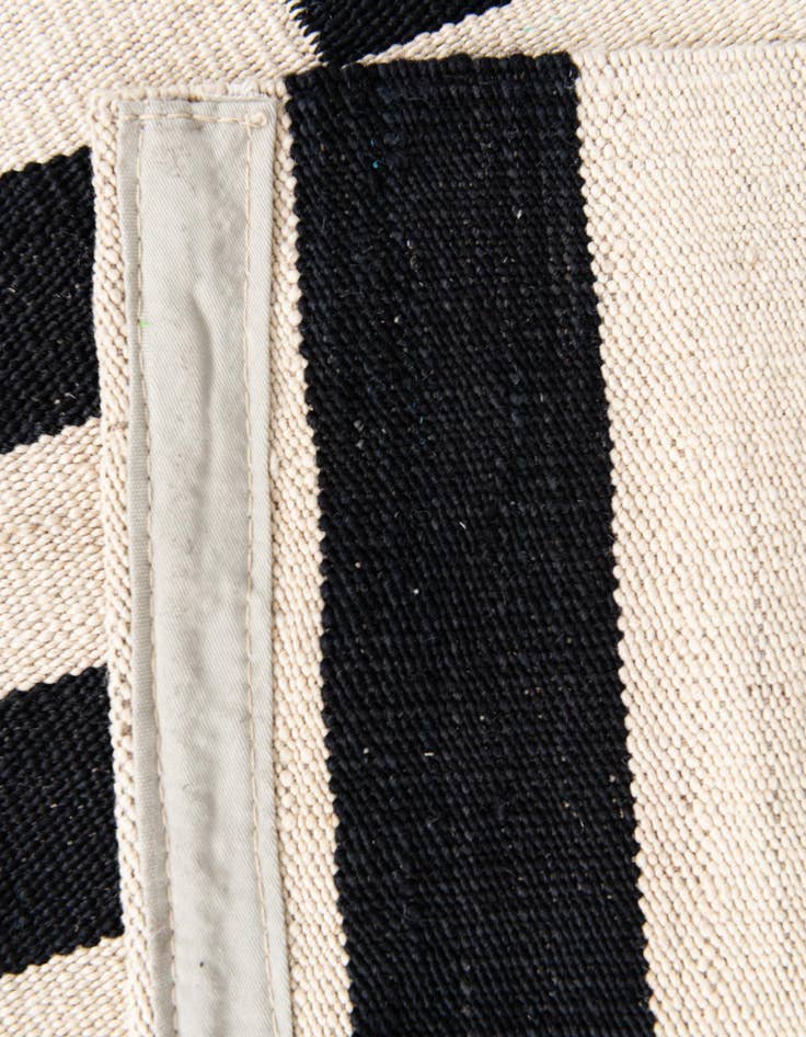 Detail image of  4' 2 x 6'  Hand Woven Kilim Modern Wool Rug
