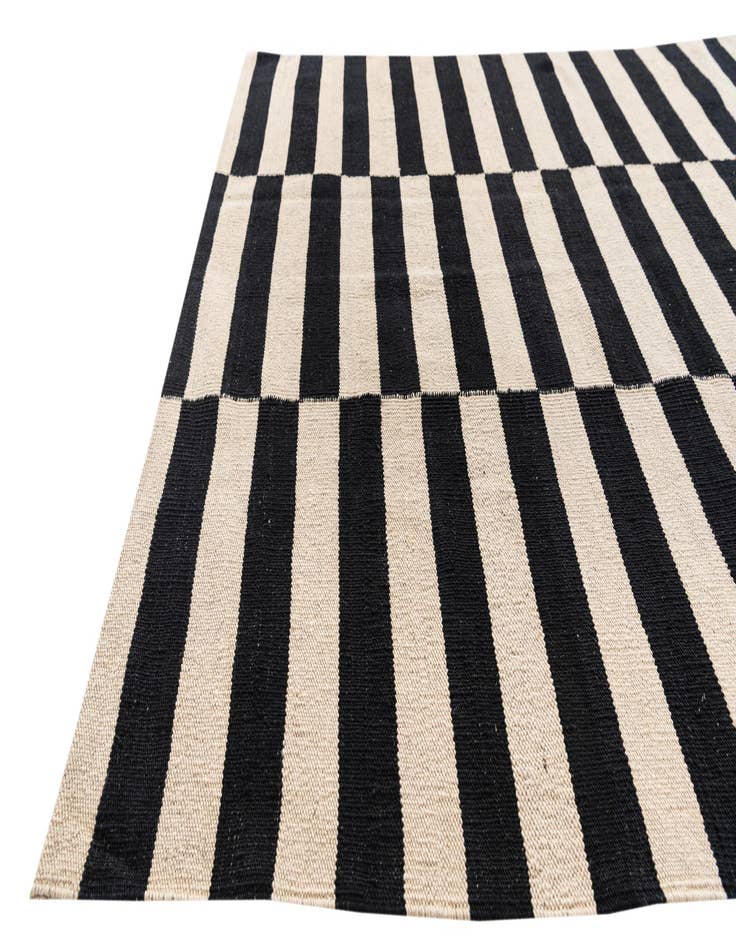 Detail image of  4' 3 x 5' 8  Hand Woven Kilim Modern Wool Rug