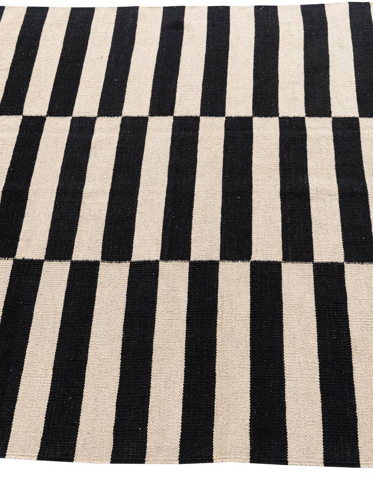 Detail image of  4' 3 x 5' 8  Hand Woven Kilim Modern Wool Rug