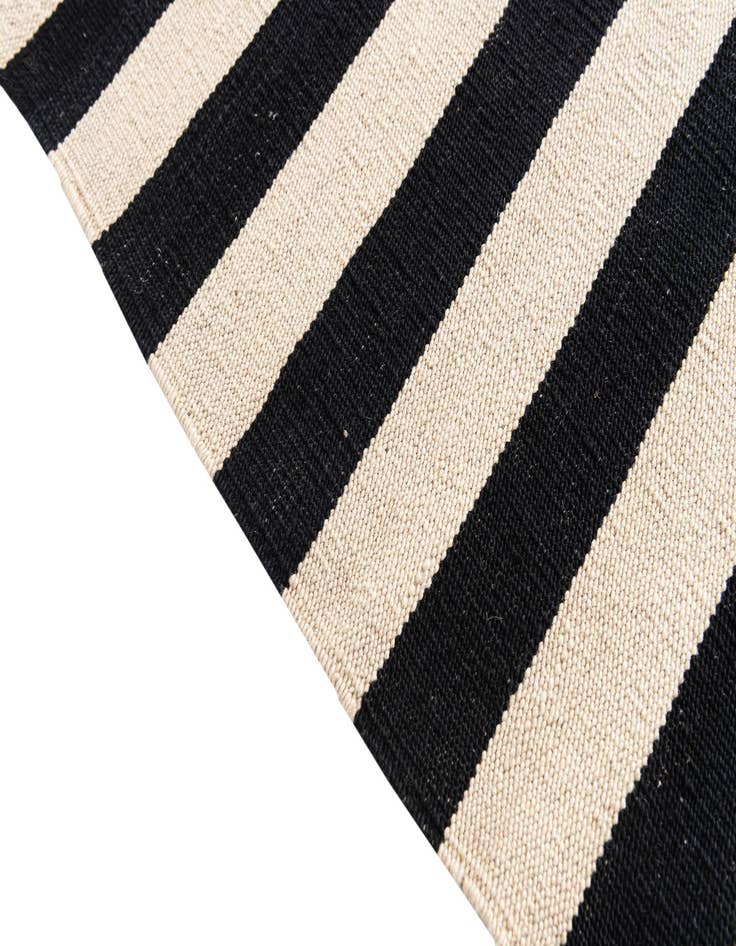 Detail image of  4' 3 x 5' 8  Hand Woven Kilim Modern Wool Rug