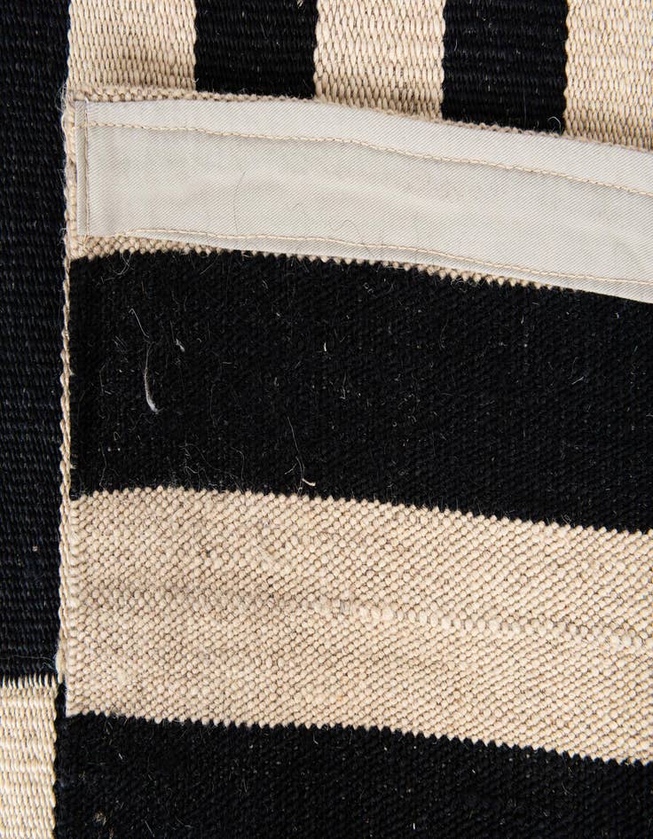 Detail image of  4' 3 x 5' 8  Hand Woven Kilim Modern Wool Rug