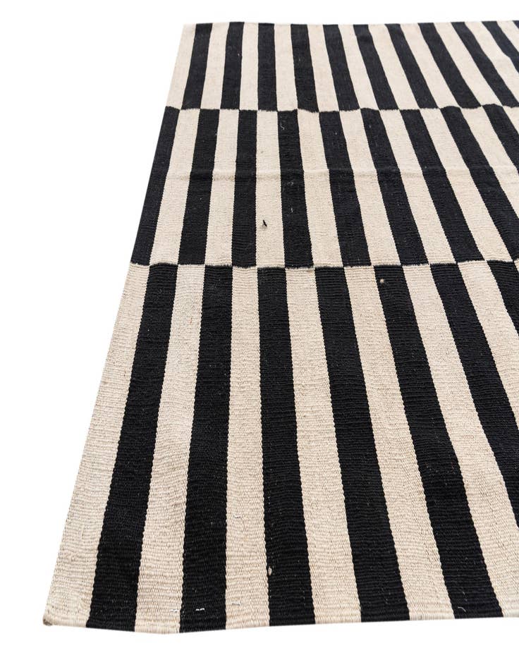 Detail image of  4' 2 x 5' 9  Hand Woven Kilim Modern Wool Rug