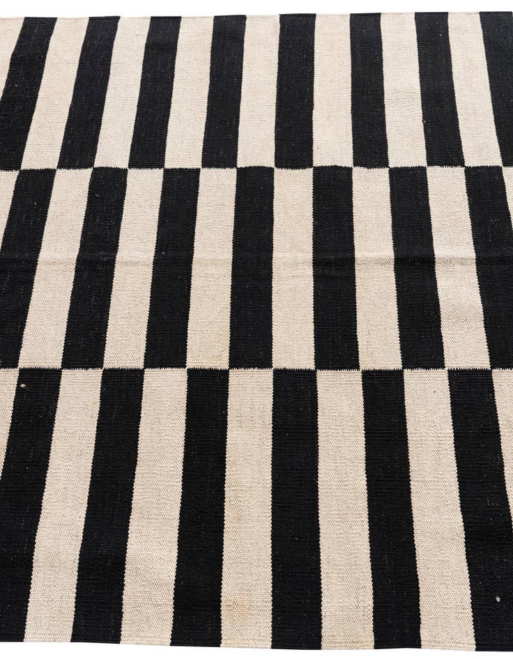 Detail image of  4' 2 x 5' 9  Hand Woven Kilim Modern Wool Rug