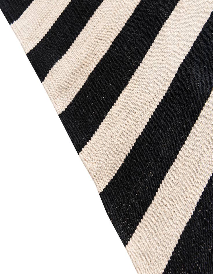 Detail image of  4' 3 x 5' 10  Hand Woven Kilim Modern Wool Rug