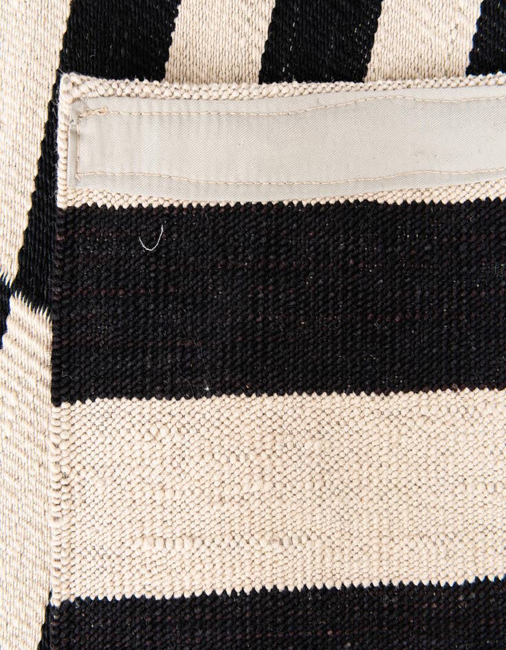 Detail image of  4' 3 x 5' 10  Hand Woven Kilim Modern Wool Rug