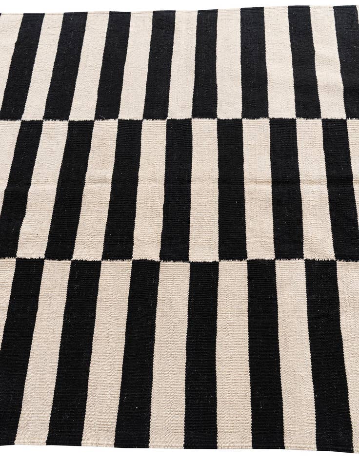 Detail image of  4' 3 x 6'  Hand Woven Kilim Modern Wool Rug