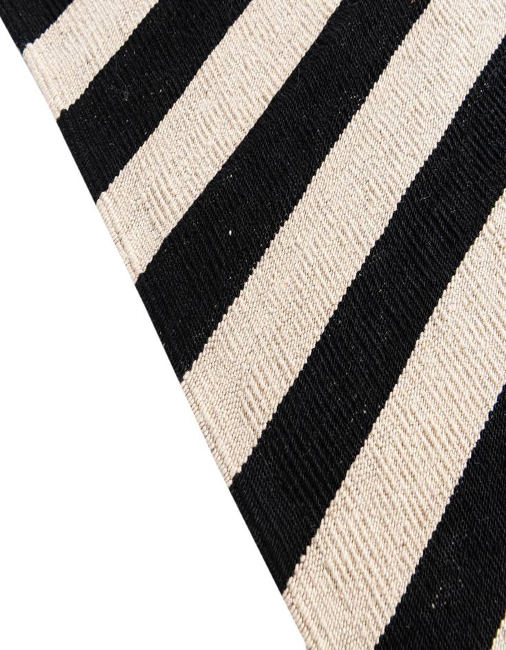 Detail image of  4' 3 x 6'  Hand Woven Kilim Modern Wool Rug