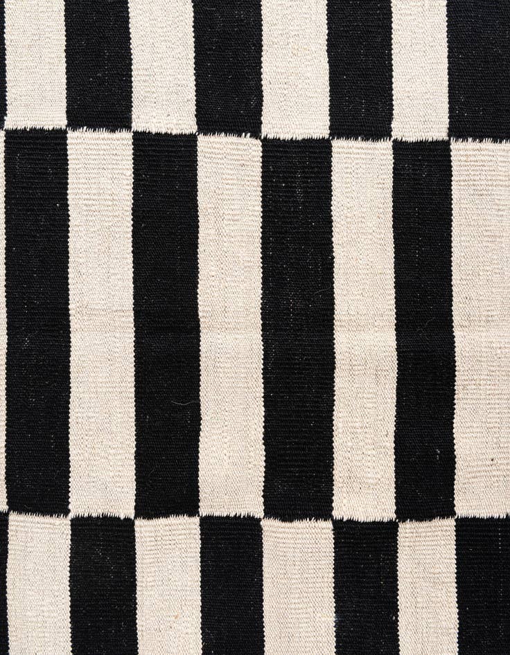 Detail image of  4' 3 x 6'  Hand Woven Kilim Modern Wool Rug