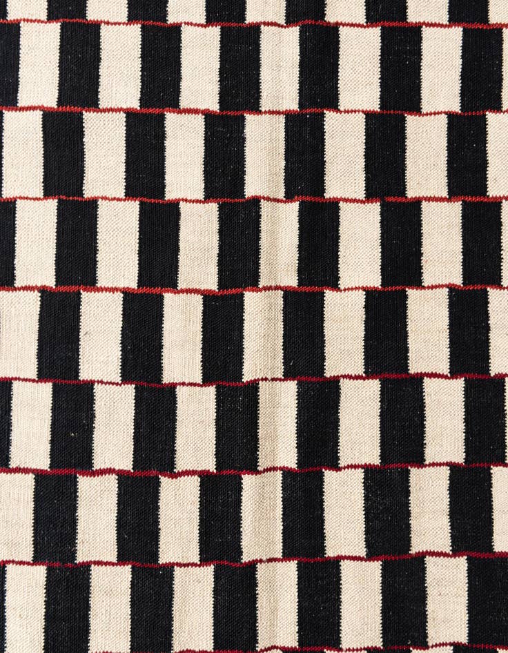 Detail image of  4' 1 x 5' 10  Hand Woven Kilim Modern Wool Rug