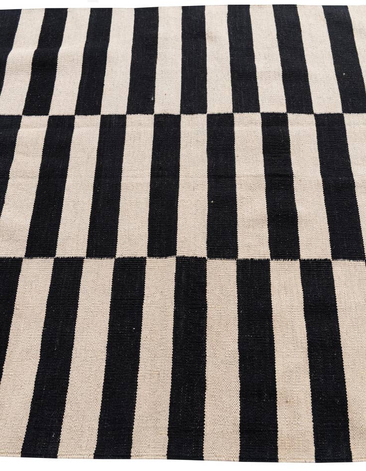 Detail image of  4' 2 x 5' 10  Hand Woven Kilim Modern Wool Rug