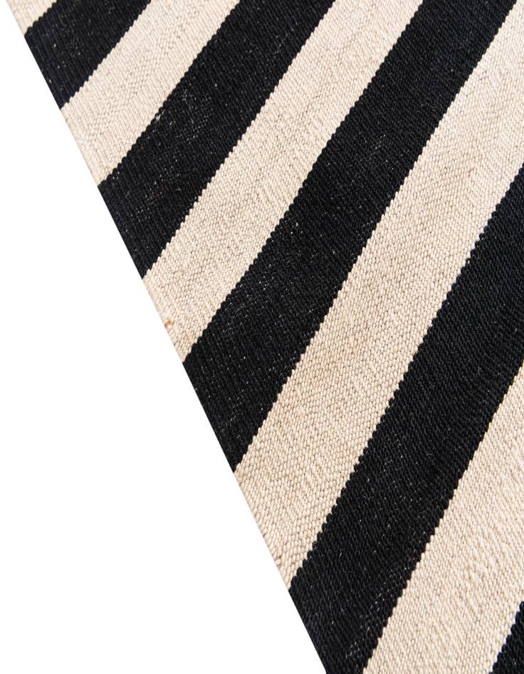 Detail image of  4' x 5' 8  Hand Woven Kilim Modern Wool Rug