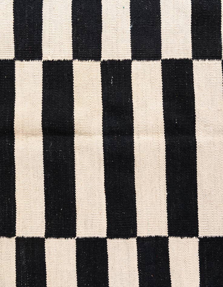 Detail image of  4' x 5' 8  Hand Woven Kilim Modern Wool Rug