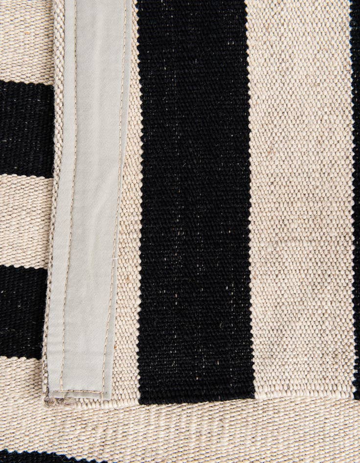 Detail image of  4' x 5' 9  Hand Woven Kilim Modern Wool Rug