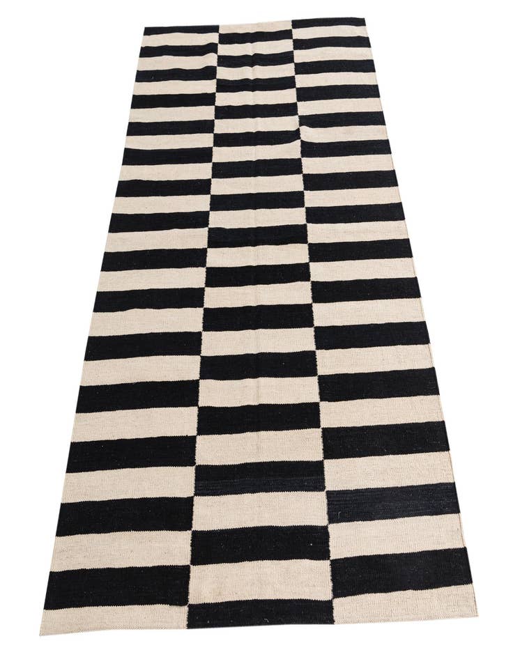 Detail image of  4' 1 x 5' 10  Hand Woven Kilim Modern Wool Rug