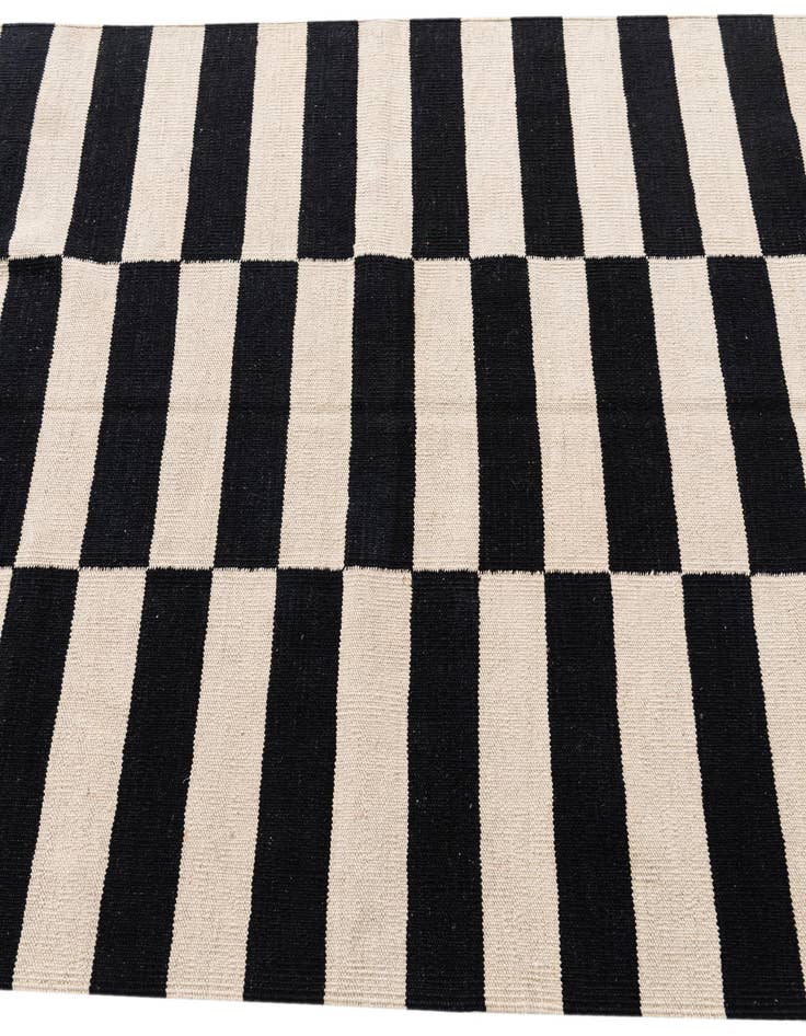 Detail image of  4' 1 x 5' 10  Hand Woven Kilim Modern Wool Rug