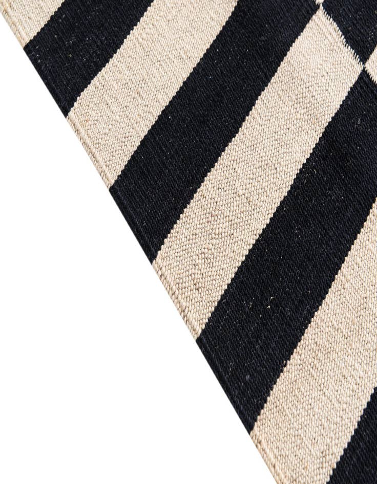 Detail image of  2' 8 x 4'  Hand Woven Kilim Modern Wool Rug