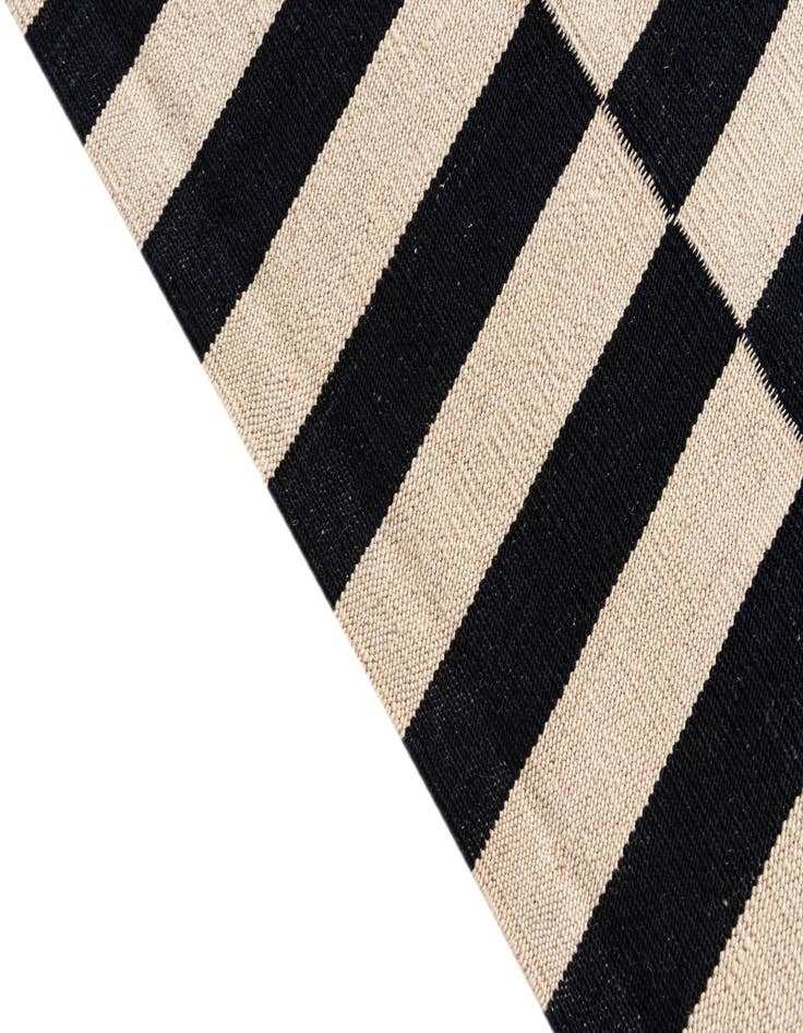 Detail image of  2' 7 x 4'  Hand Woven Kilim Modern Wool Rug