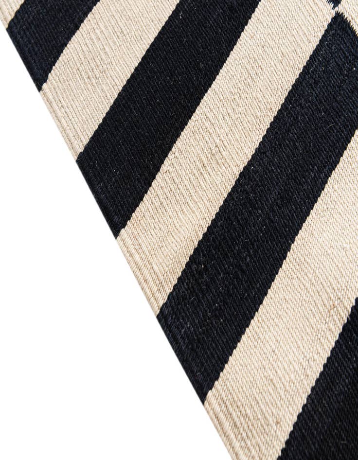 Detail image of  2' 8 x 4'  Hand Woven Kilim Modern Wool Rug