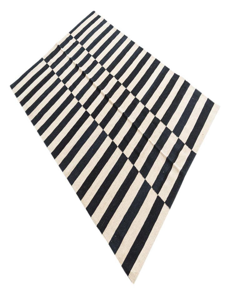 Detail image of  4' 1 x 6'  Hand Woven Kilim Modern Wool Rug