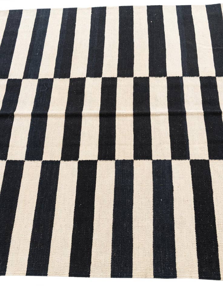 Detail image of  4' 1 x 6'  Hand Woven Kilim Modern Wool Rug