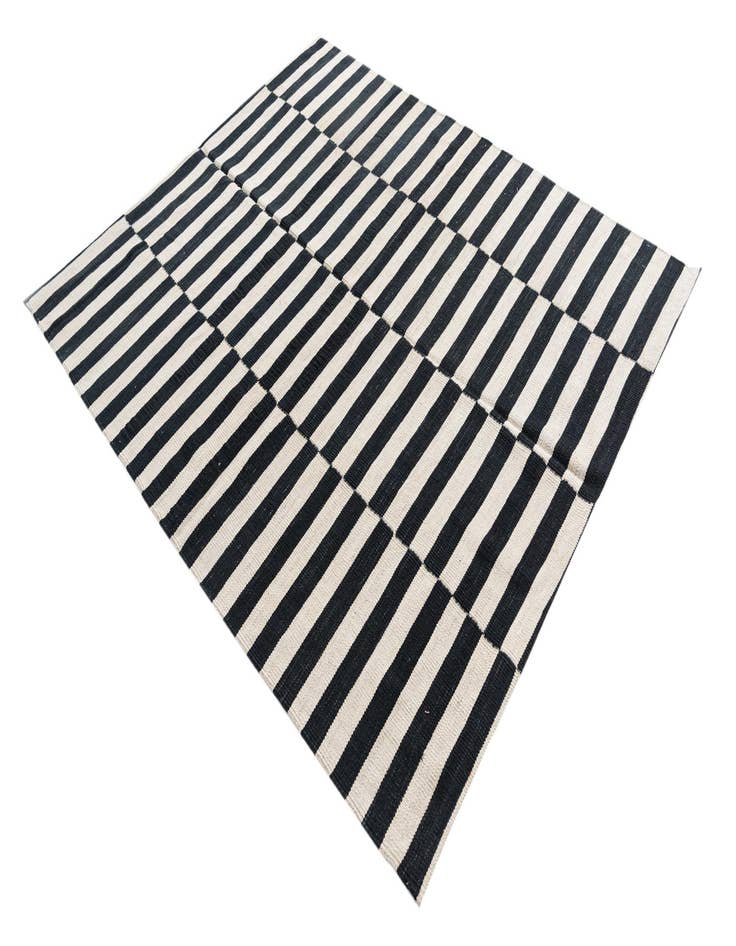 Detail image of  5' 2 x 6' 2  Hand Woven Kilim Modern Wool Rug