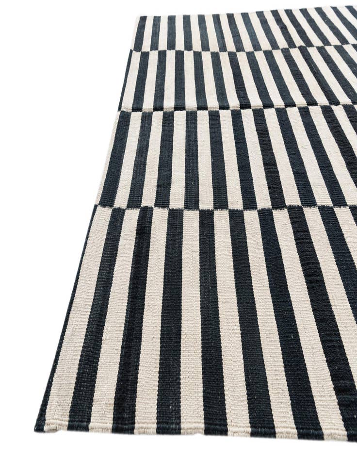 Detail image of  5' 2 x 6' 2  Hand Woven Kilim Modern Wool Rug