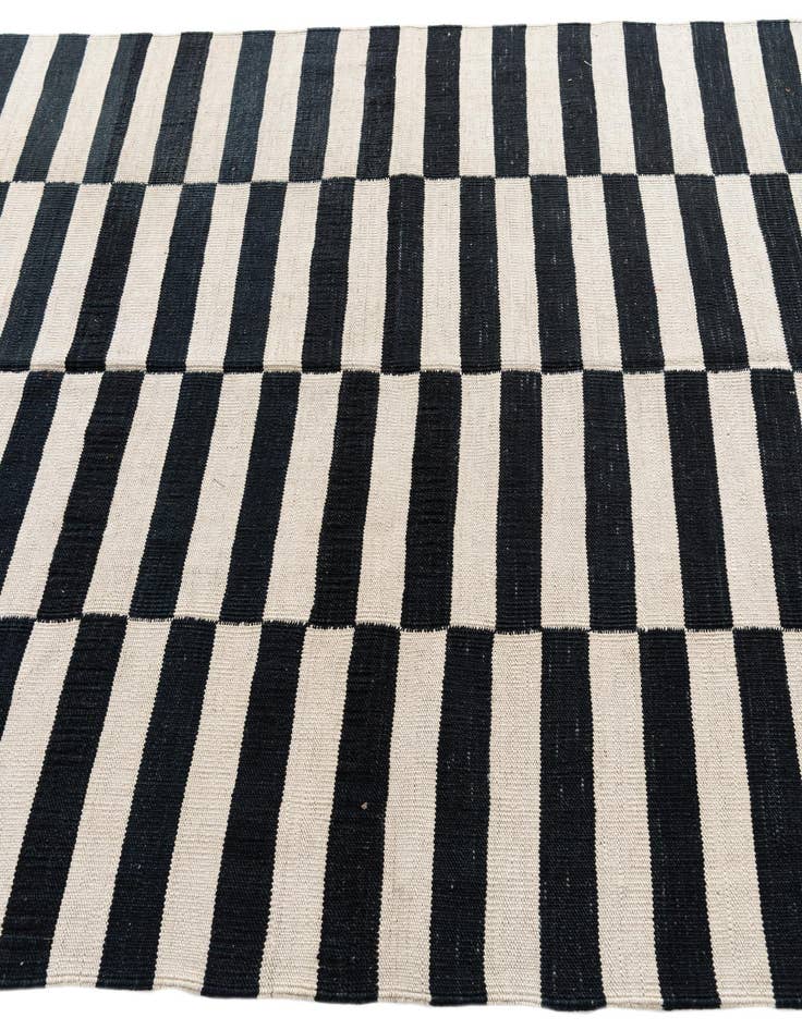 Detail image of  5' 2 x 6' 2  Hand Woven Kilim Modern Wool Rug