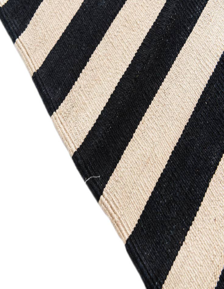 Detail image of  3' 5 x 4' 9  Hand Woven Kilim Modern Wool Rug