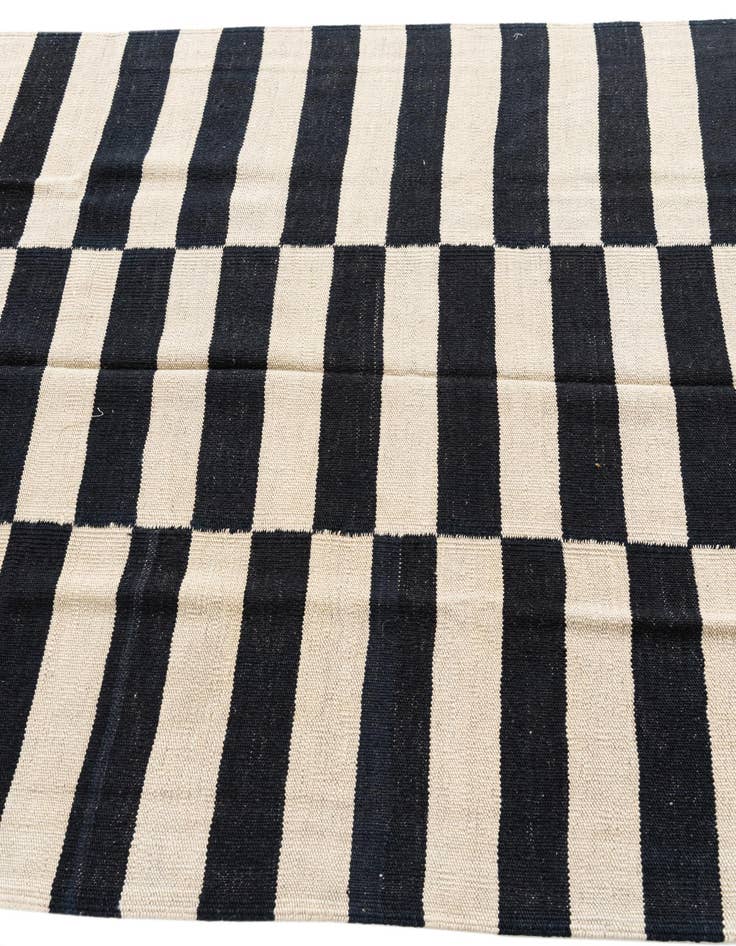 Detail image of  4' 1 x 5' 10  Hand Woven Kilim Modern Wool Rug