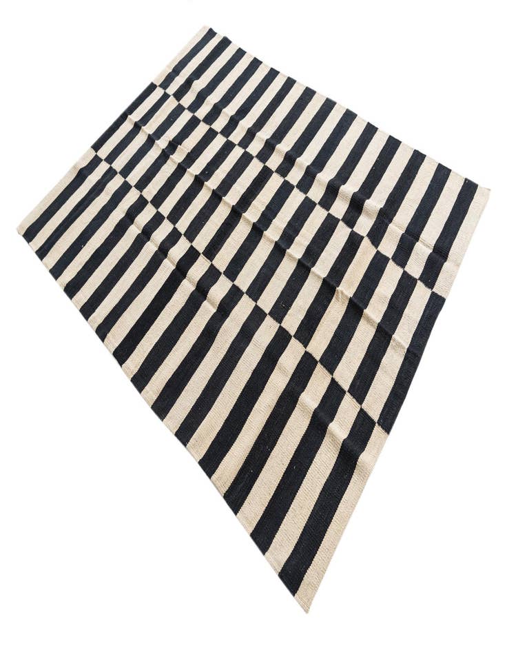 Detail image of  4' 4 x 5' 10  Hand Woven Kilim Modern Wool Rug