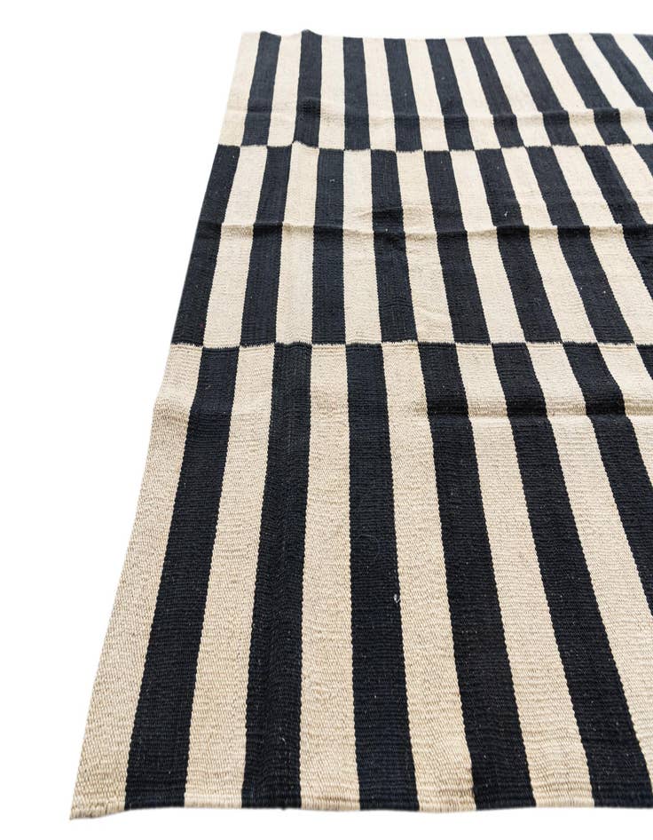 Detail image of  4' 4 x 5' 10  Hand Woven Kilim Modern Wool Rug
