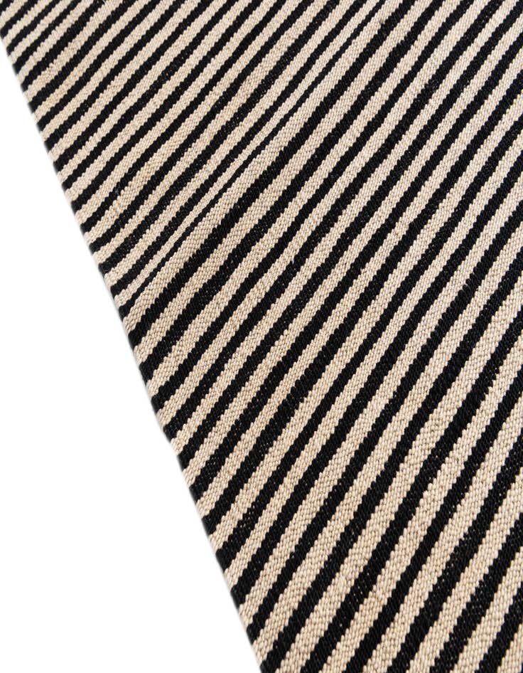 Detail image of  5' 7 x 7' 10  Hand Woven Kilim Modern Wool Rug