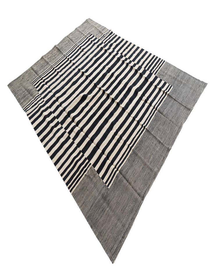 Detail image of  5' 8 x 7' 8  Hand Woven Kilim Modern Wool Rug