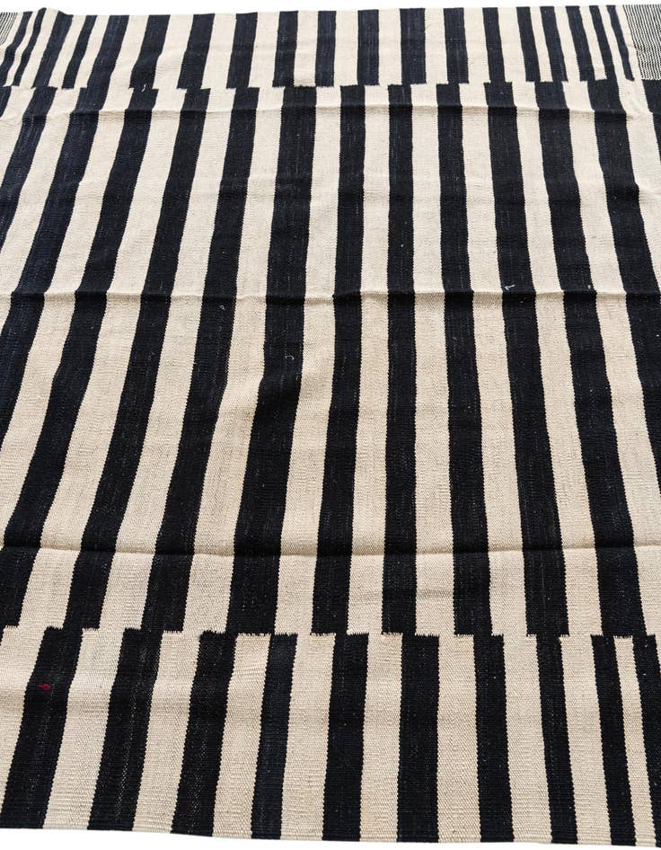 Detail image of  5' 8 x 7' 8  Hand Woven Kilim Modern Wool Rug