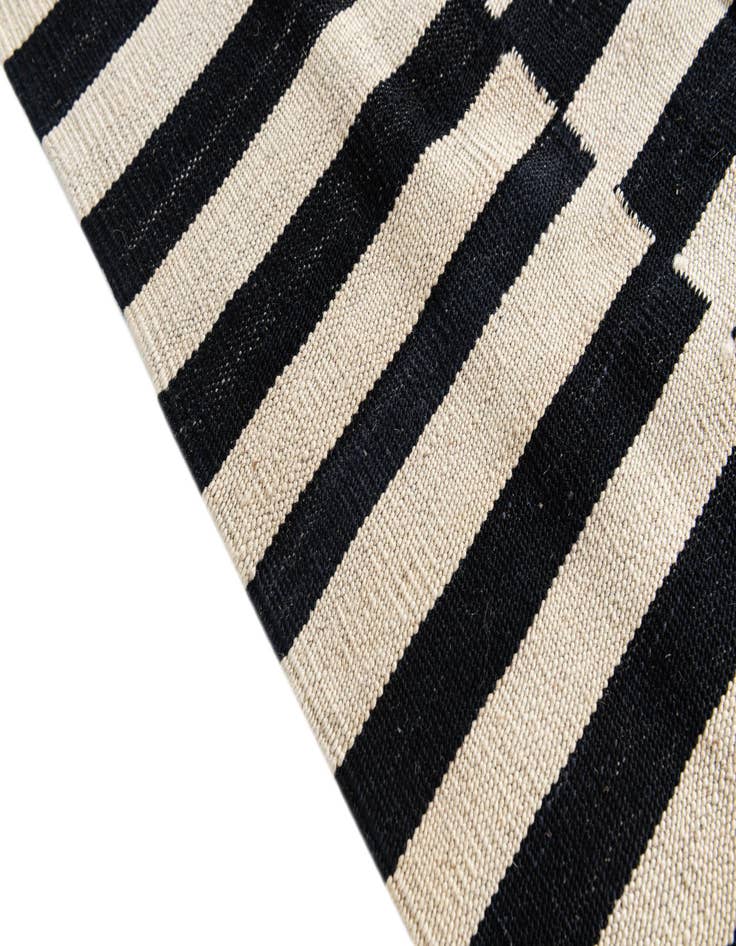 Detail image of  5' 8 x 7' 8  Hand Woven Kilim Modern Wool Rug